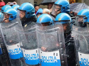 Pensioni Militari Supu: la vera emergenza Polizia e militari ridotti alla fame dal governo: "Senza soldi, ci vestiamo con le divise di chi va in pensione"